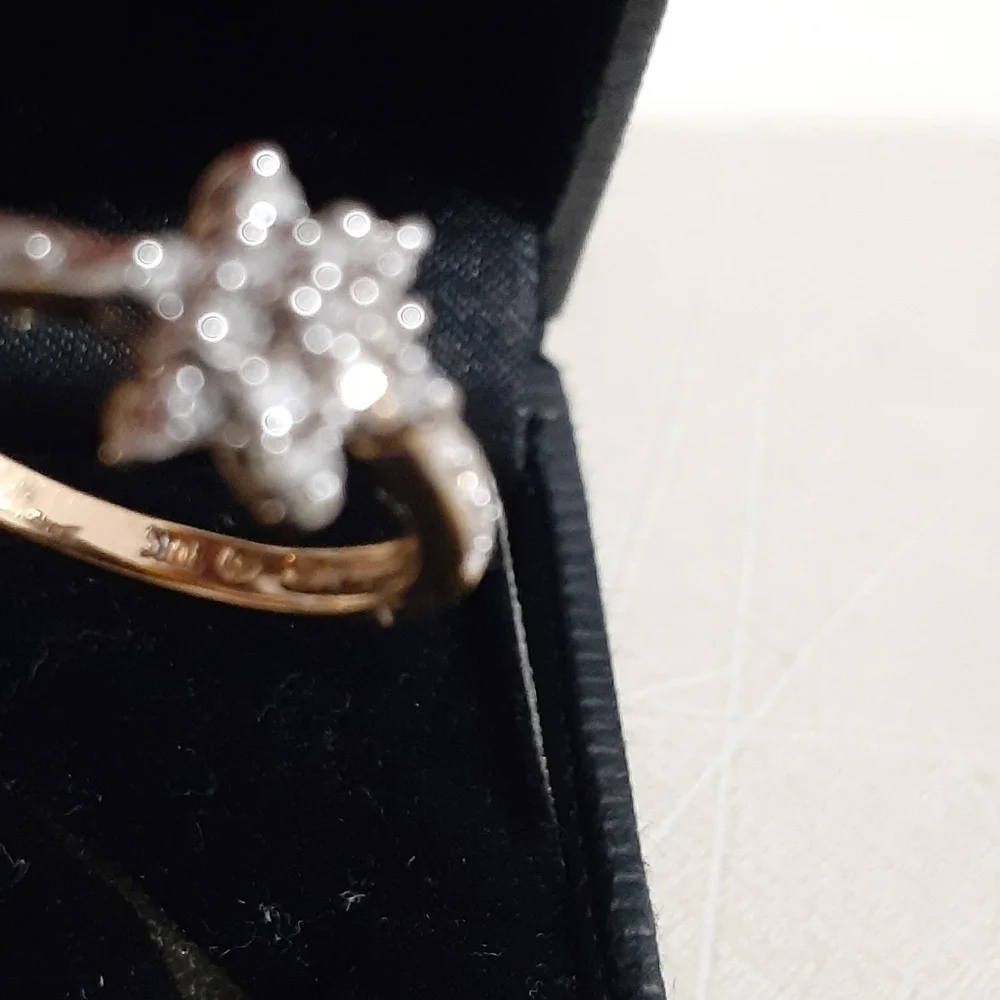 10K YELLOW/ WHITE GOLD CLUSTER DIAMIND RING NEW
